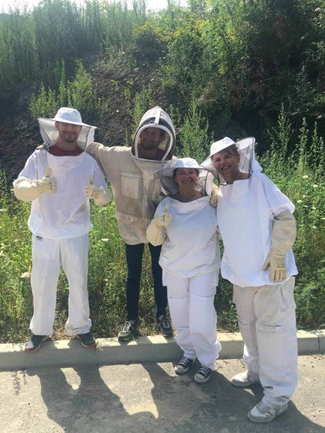 Equipe Autour du Riz visite de nos ruches